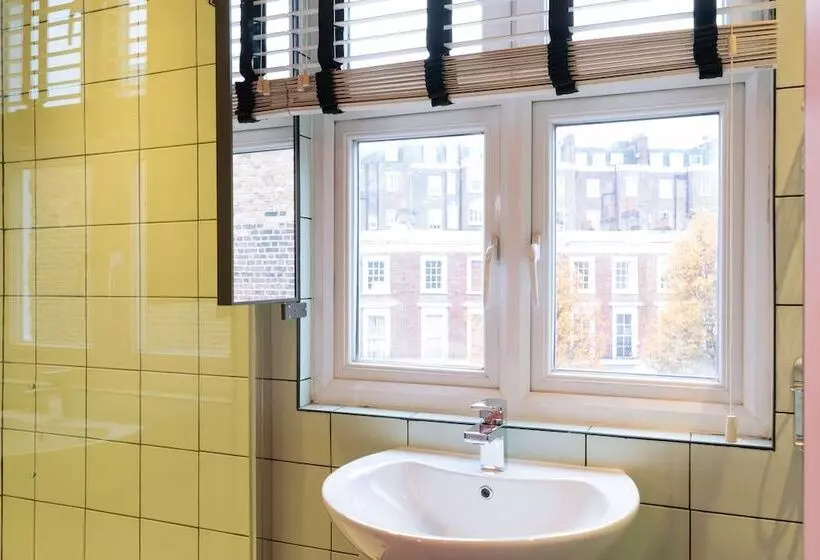 ホテル The Warwick By Nestor