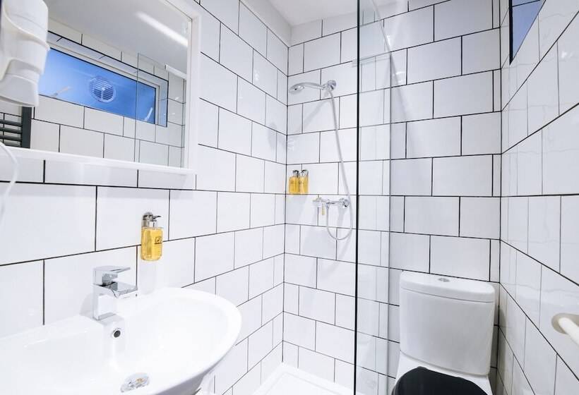 Otel The Warwick By Nestor