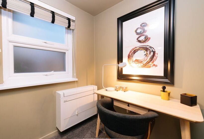 Otel The Warwick By Nestor