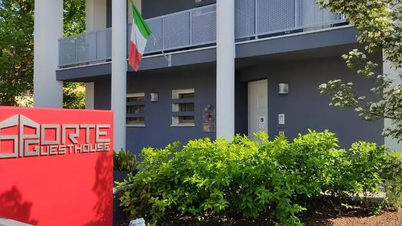 Отель 6 Porte Guesthouse