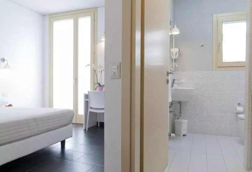 Отель 6 Porte Guesthouse