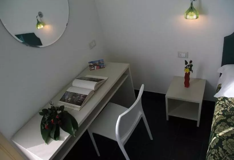 Отель 6 Porte Guesthouse