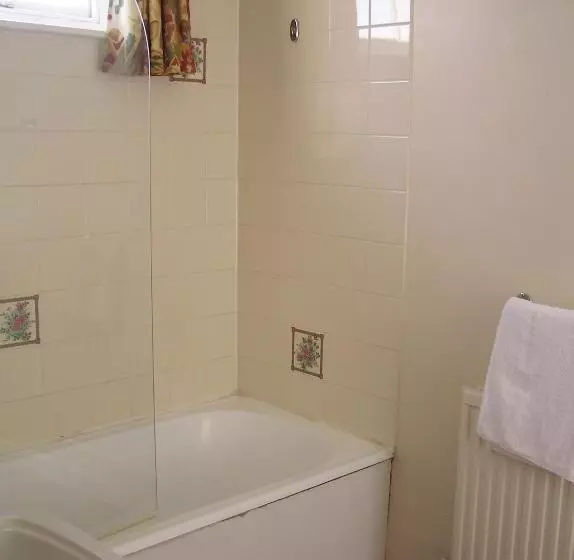 בית מלון כפרי The Cadogan