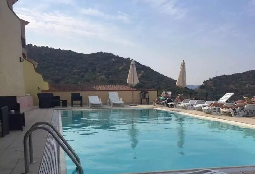 호텔 Castello Budoni