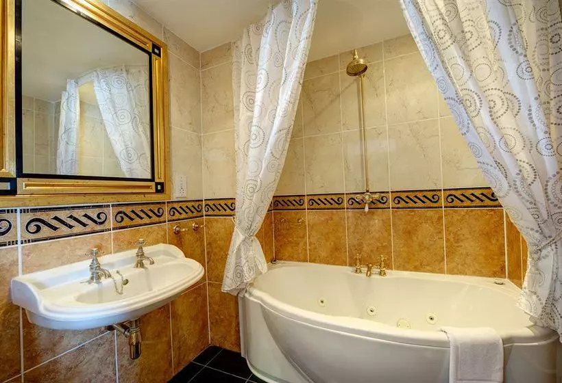 ホテル Clough Manor