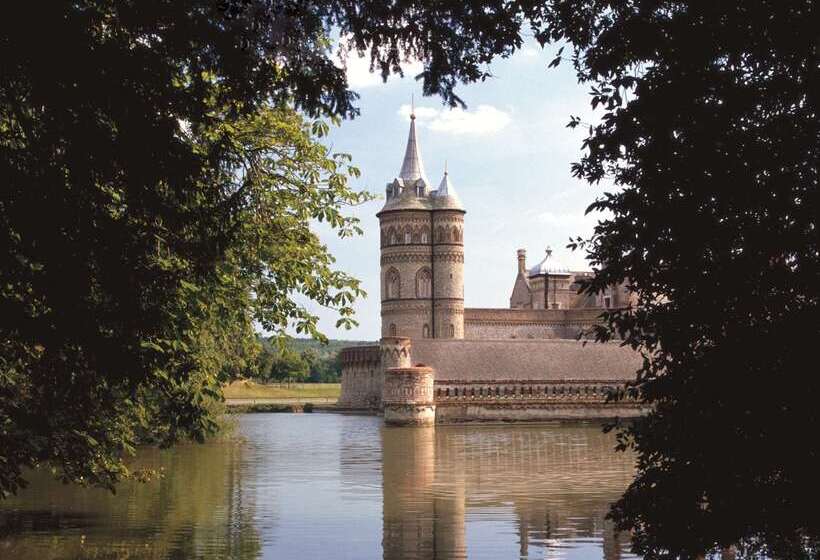 Отель De Vere Horsley Estate