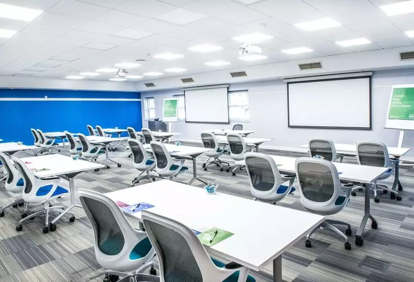 Отель De Vere Horsley Estate