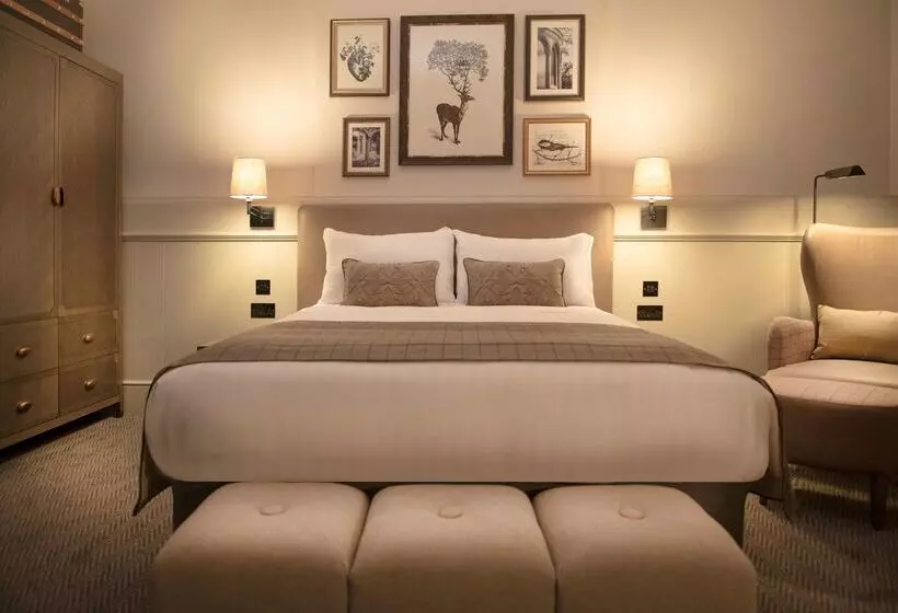 ホテル De Vere Latimer Estate