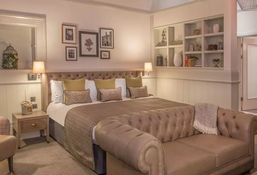 ホテル De Vere Latimer Estate