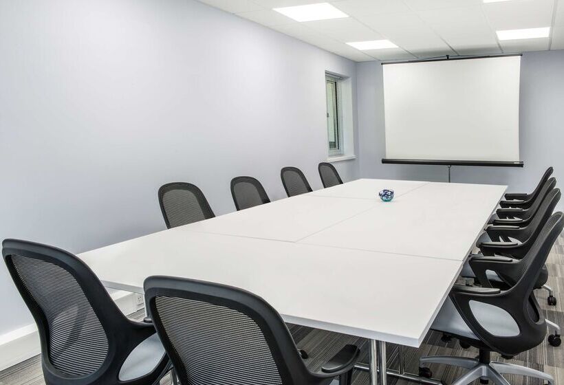 호텔 De Vere Latimer Estate