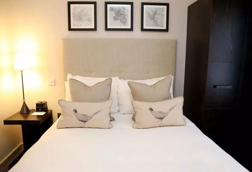 ホテル De Vere Latimer Estate