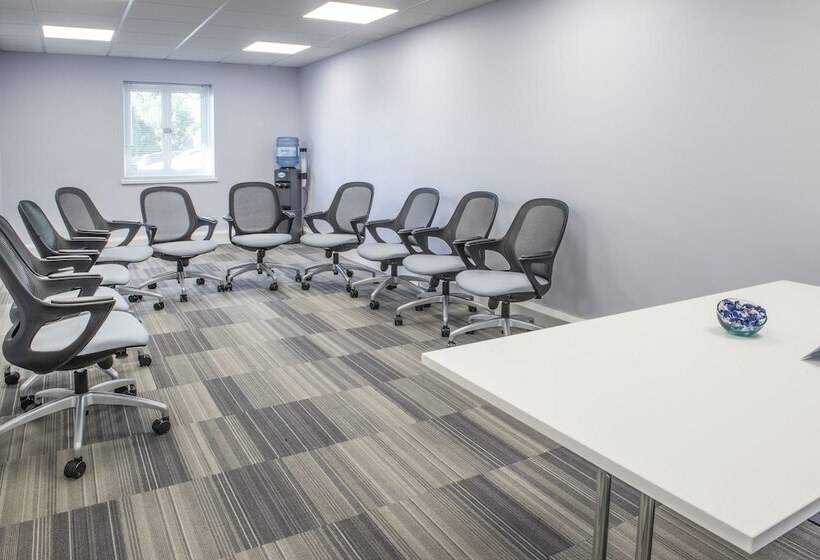 호텔 De Vere Latimer Estate