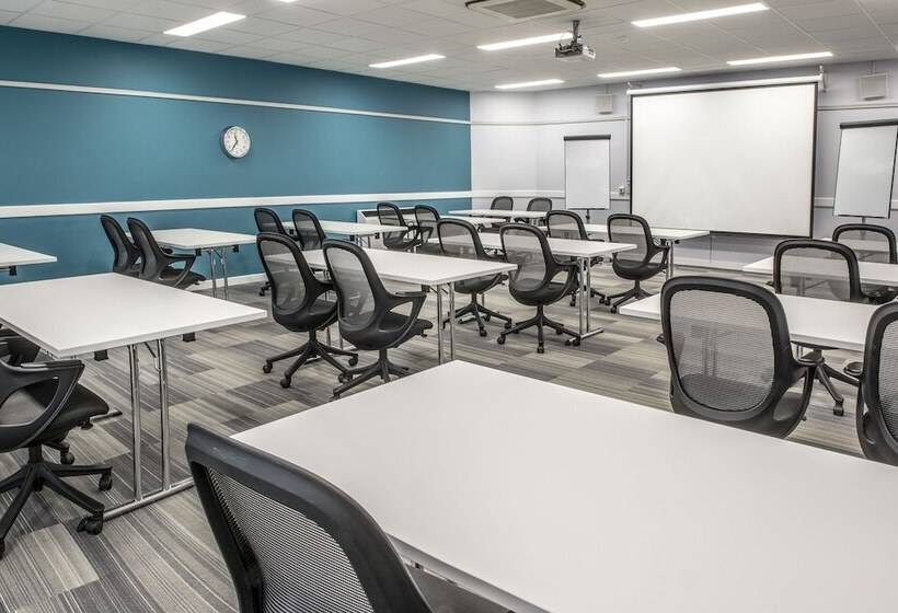 호텔 De Vere Latimer Estate