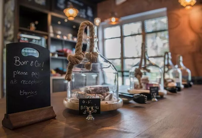 ホテル De Vere Latimer Estate