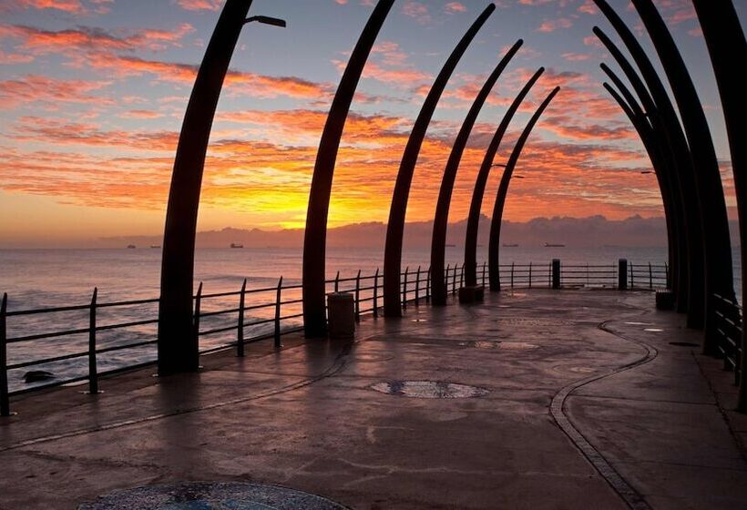 בית מלון כפרי Holiday Inn Express Durban   Umhlanga, An Ihg