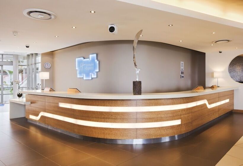 בית מלון כפרי Holiday Inn Express Durban   Umhlanga, An Ihg