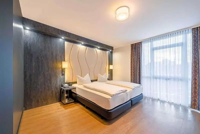 ホテル Plaza Inn Koln Pulheim