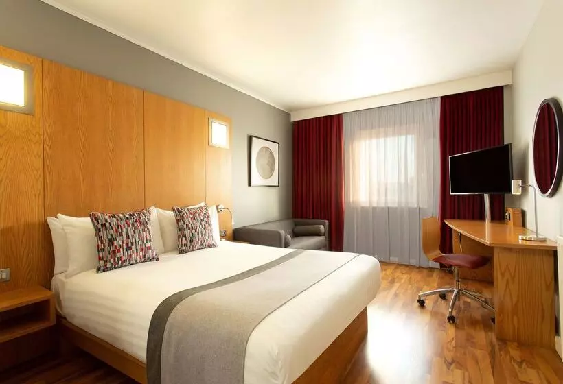 בית מלון כפרי Ramada By Wyndham Belfast