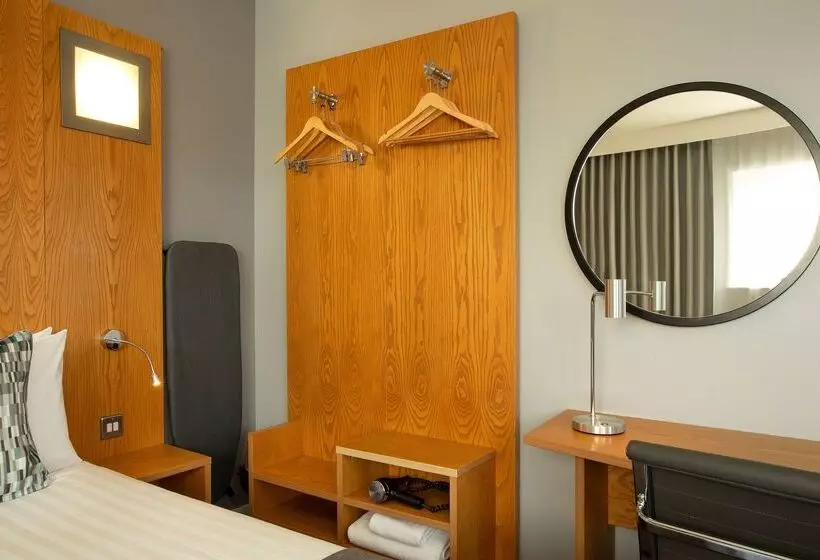 בית מלון כפרי Ramada By Wyndham Belfast