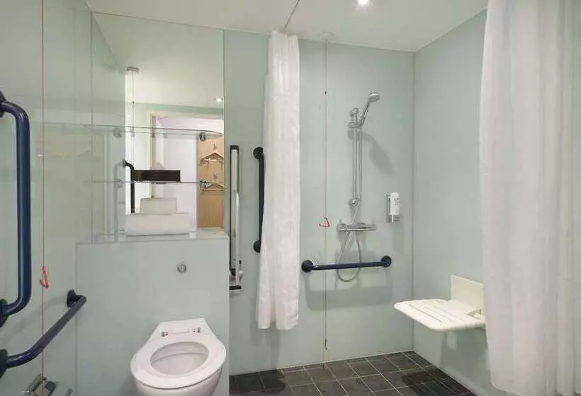 בית מלון כפרי Ramada By Wyndham Belfast