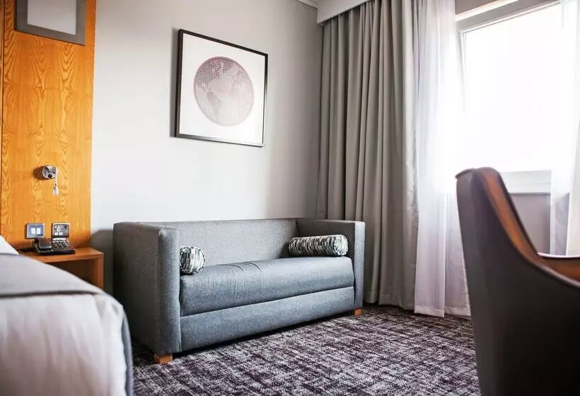 בית מלון כפרי Ramada By Wyndham Belfast