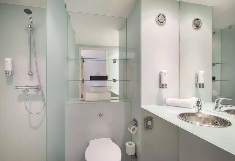 בית מלון כפרי Ramada By Wyndham Belfast