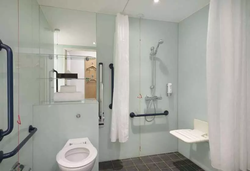 בית מלון כפרי Ramada By Wyndham Belfast