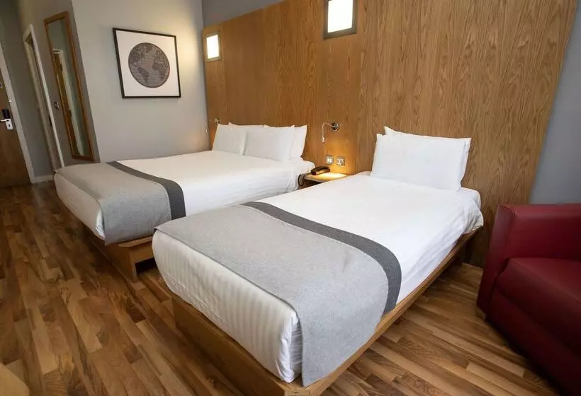 בית מלון כפרי Ramada By Wyndham Belfast