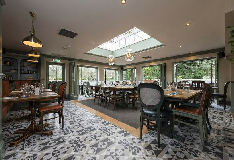 فندق Wilmslow Lodge