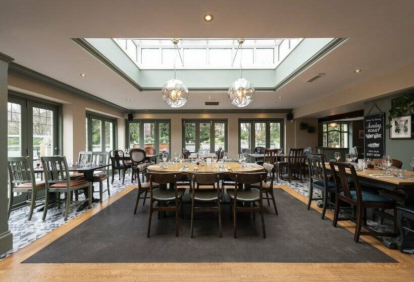 فندق Wilmslow Lodge