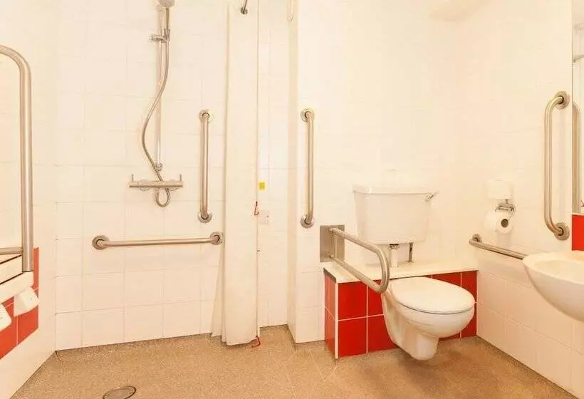 هتل Travelodge Blackpool South Shore