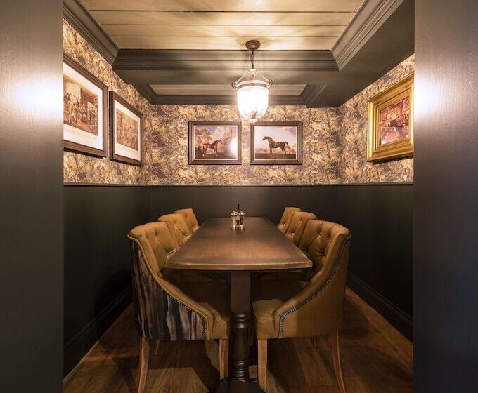 فندق Wilmslow Lodge