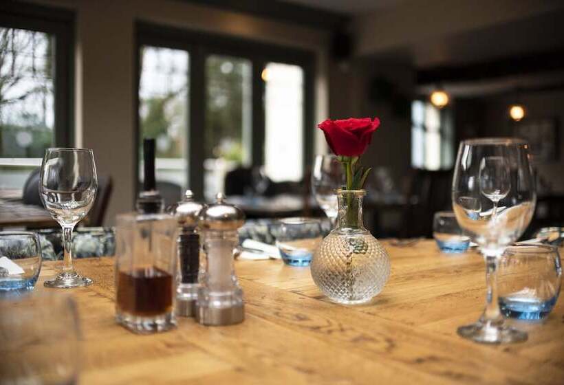 فندق Wilmslow Lodge