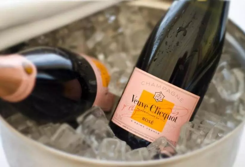 Norfolk Arms Hotel, Ringinglow