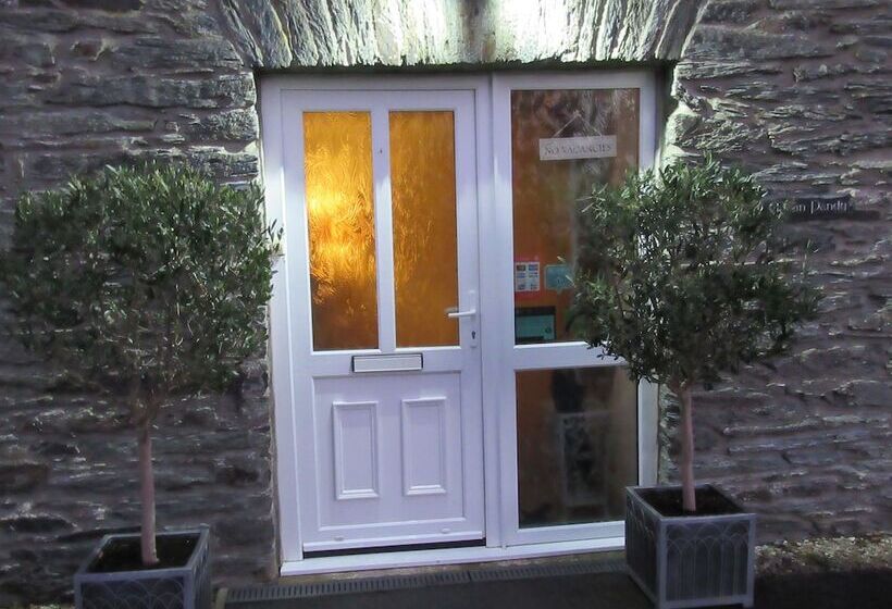 مبيت وإفطار Melin Pandy