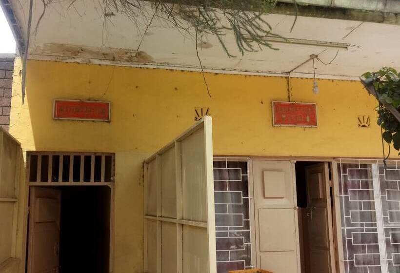 هتل Banana Leaf Lodge