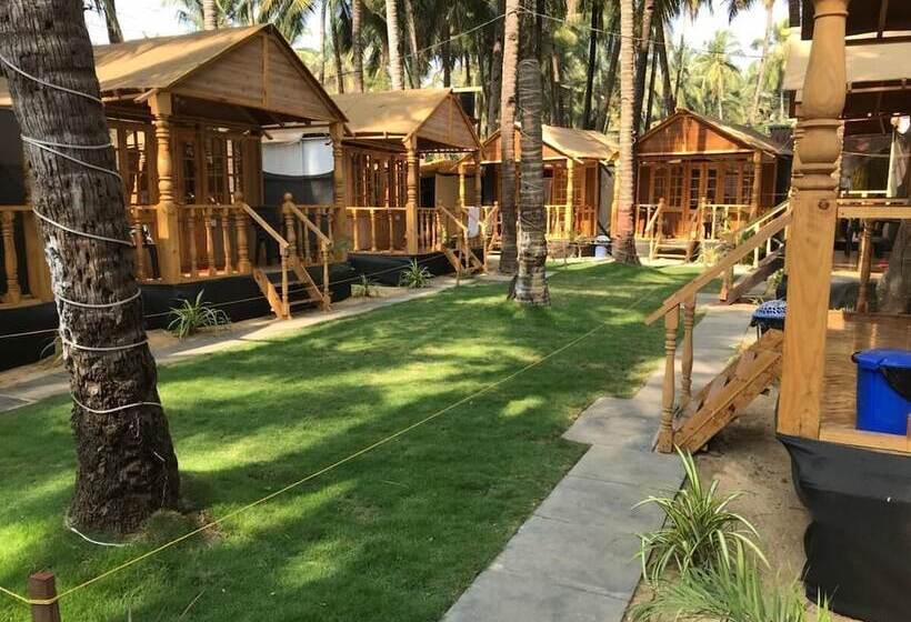Hotel Clara's Huts