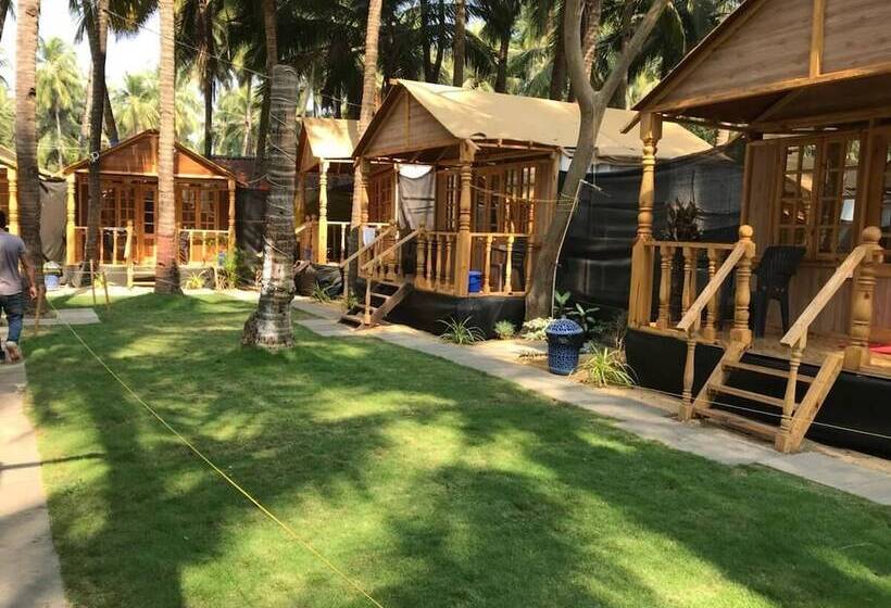 Hotel Clara's Huts