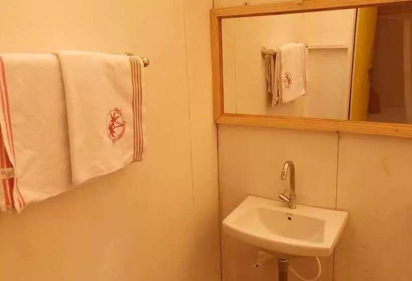 ホテル Clara's Huts