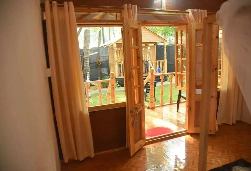 ホテル Clara's Huts