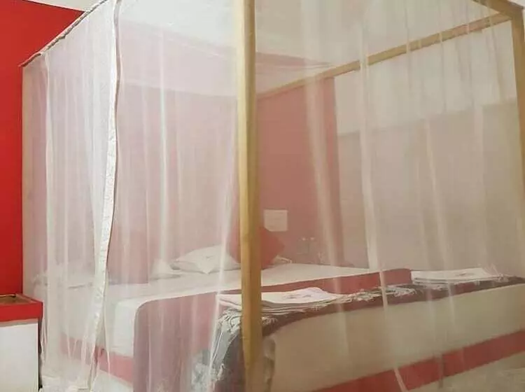 ホテル Clara's Huts