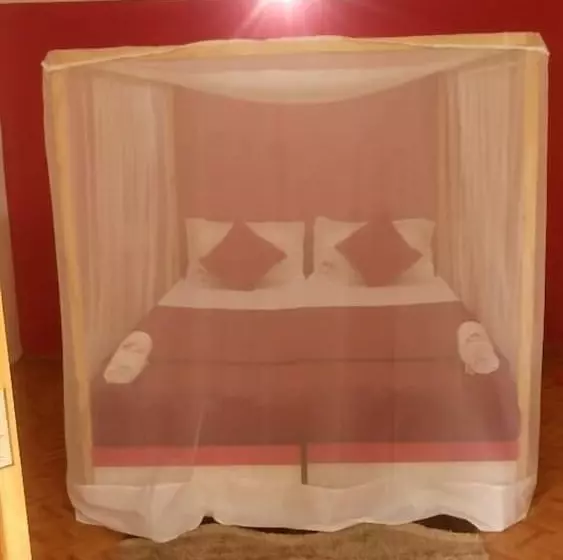 ホテル Clara's Huts