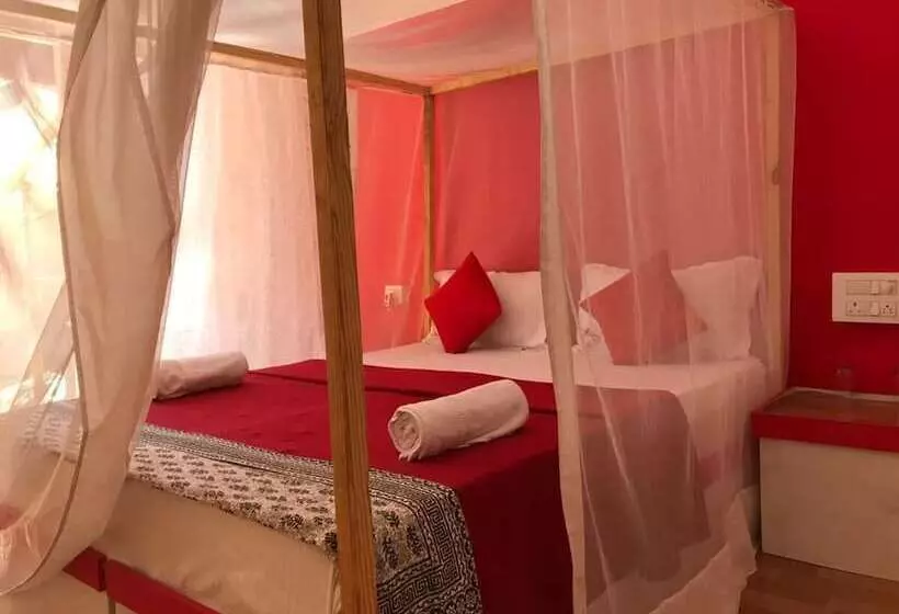 ホテル Clara's Huts