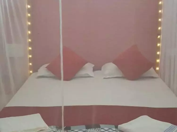 ホテル Clara's Huts