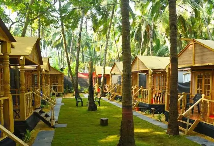 ホテル Clara's Huts