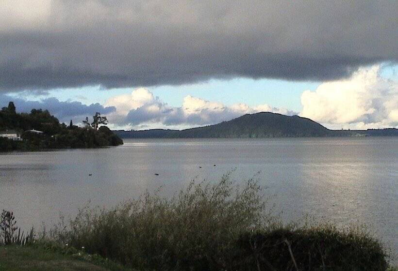 Koutu Beach Bed And Breakfast