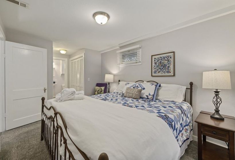 Park Place Cottage Downtown Fayetteville Walk Everywhere!