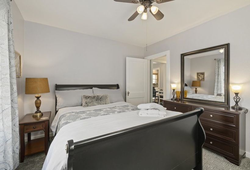 Park Place Cottage Downtown Fayetteville Walk Everywhere!