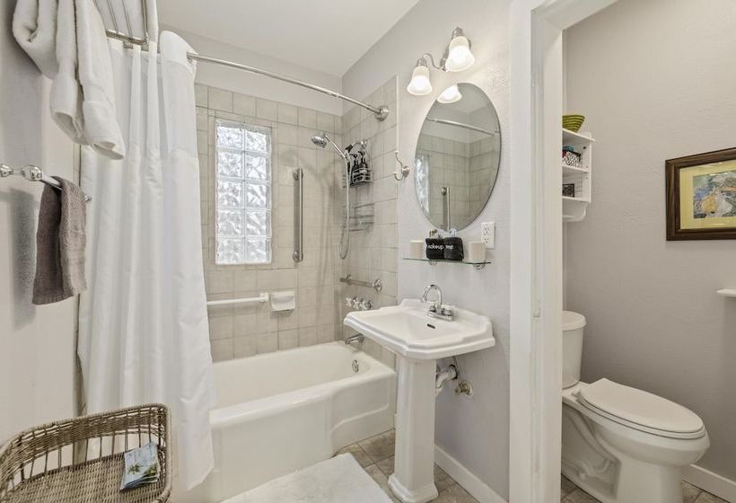 Park Place Cottage Downtown Fayetteville Walk Everywhere!