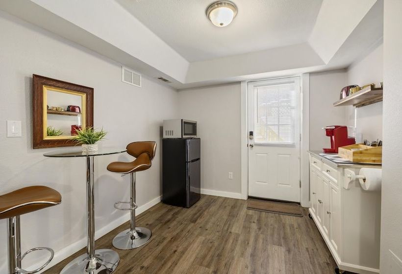 Park Place Cottage Downtown Fayetteville Walk Everywhere!